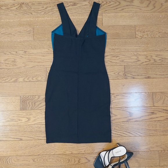 Guess bodycon dress - Picture 2 of 4